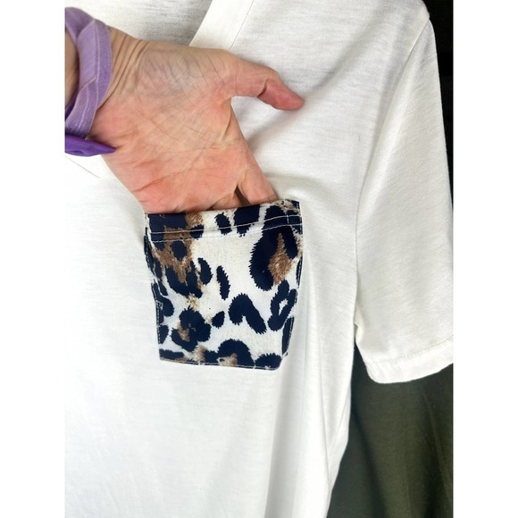 Pre-Loved Unbranded Leopard print pocket t-shirt BUNDLE Med - Picture 3 of 5